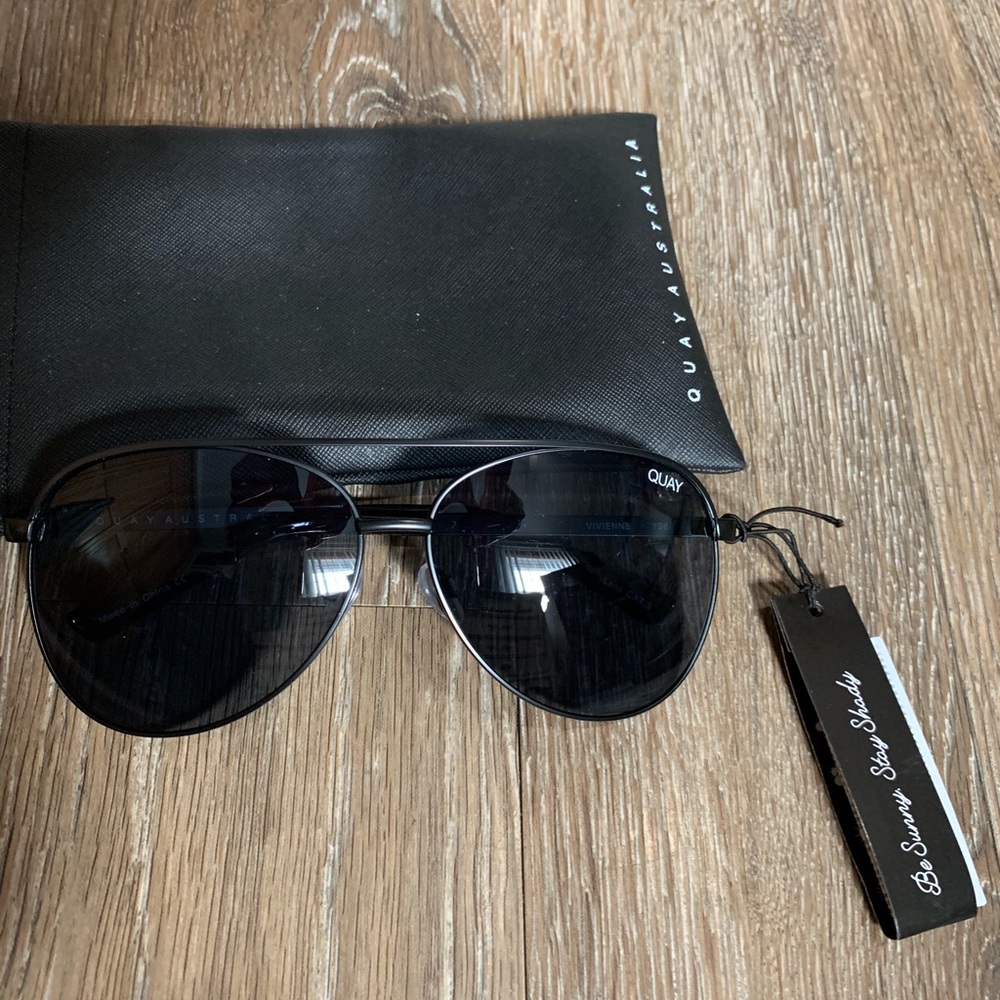 *NWT* QUAY Australia Vivienne Sunglasses